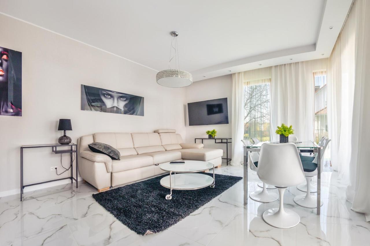 Luxury Long Island Suite Gdansk Exterior photo